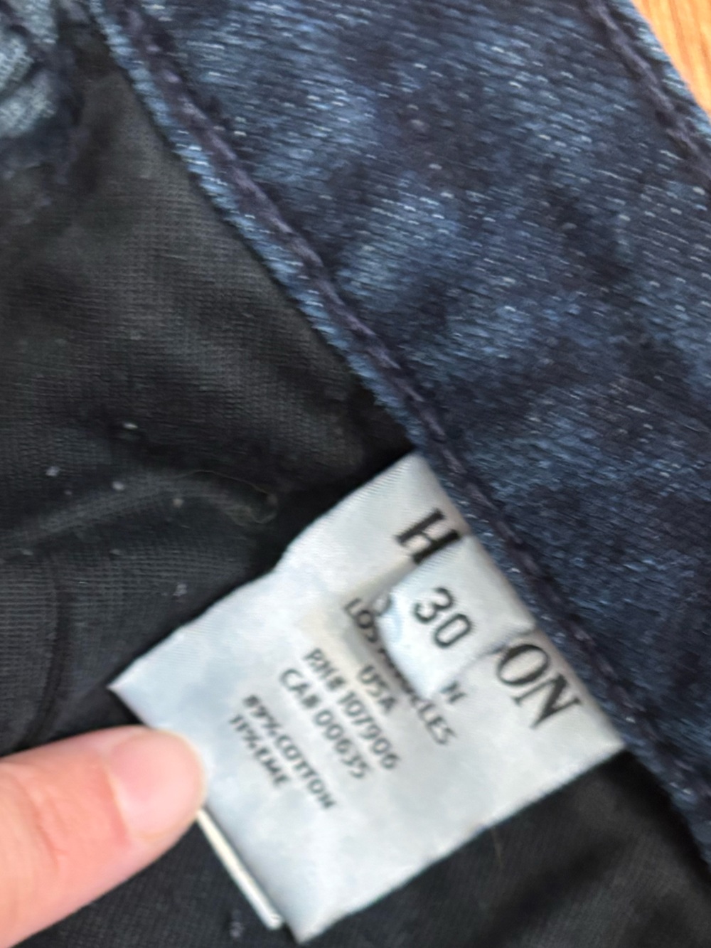 Hudson Dark Wash Mid Rise Flare size 30 - Picture 4 of 8